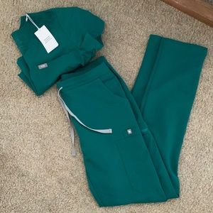 NWT xs Teal green figs scrubs